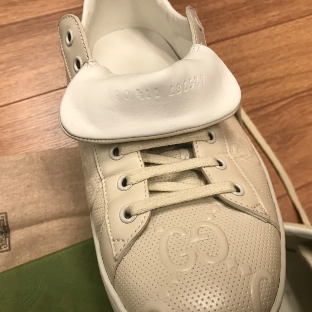 Authentic Gucci Ace Supreme Sneakers Size 11.5 off white / cream white